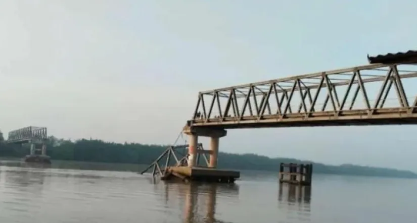 Jembatan di Sumsel Ambruk Usai Ditabrak Kapal Tongkang Batu Bara