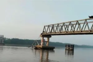 Jembatan di Sumsel Ambruk Usai Ditabrak Kapal Tongkang Batu Bara